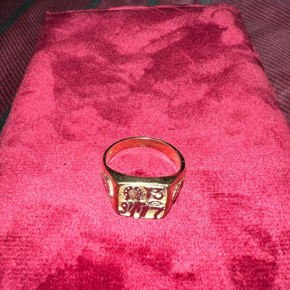 14 karat gold lucky ring